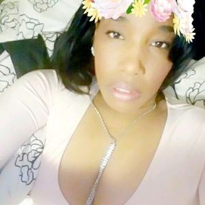 Meet your Posher, Ebony